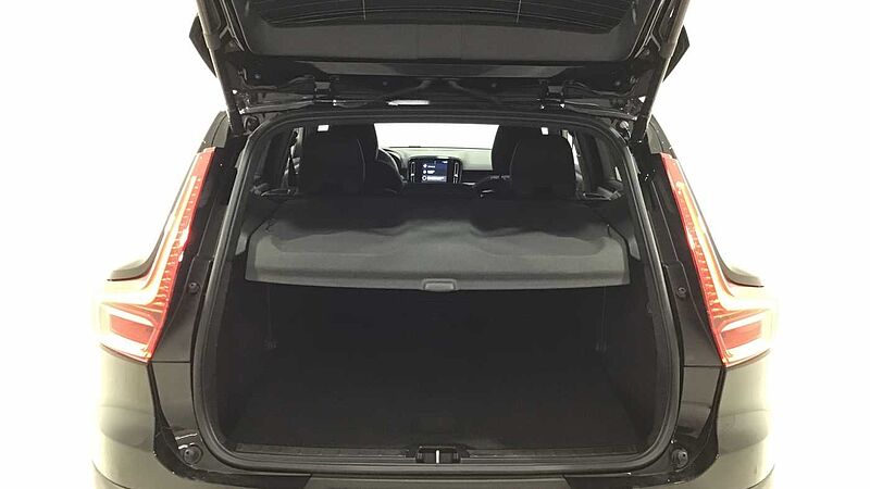 Volvo  XC40 Recharge Plus, T5 plug-in hybrid, Eléctrico/Gasolina, Dark